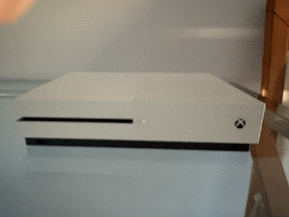 Xbox One S - 1TB em optimo estado