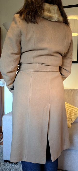 Sobretudo senhora, cor Camel.