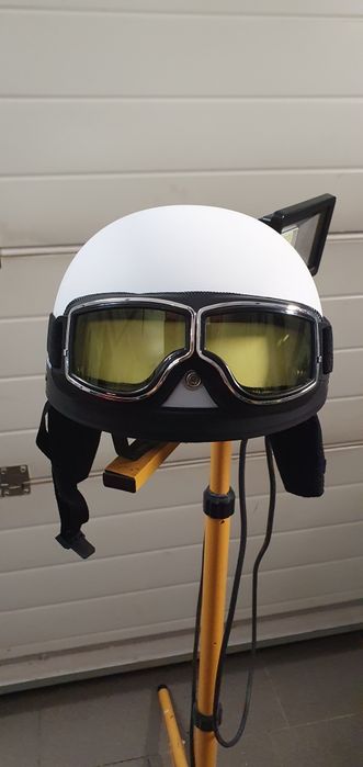 Kask orzeszek gogle biały