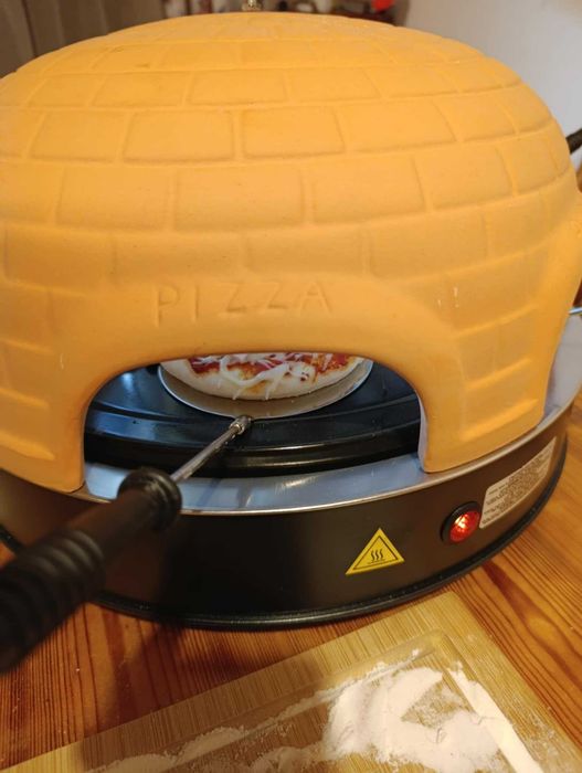 Piec do pizzy Emerio Pizzarette przeznaczony dla 6 osób