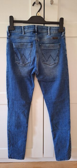 Jeansy Wrangler.