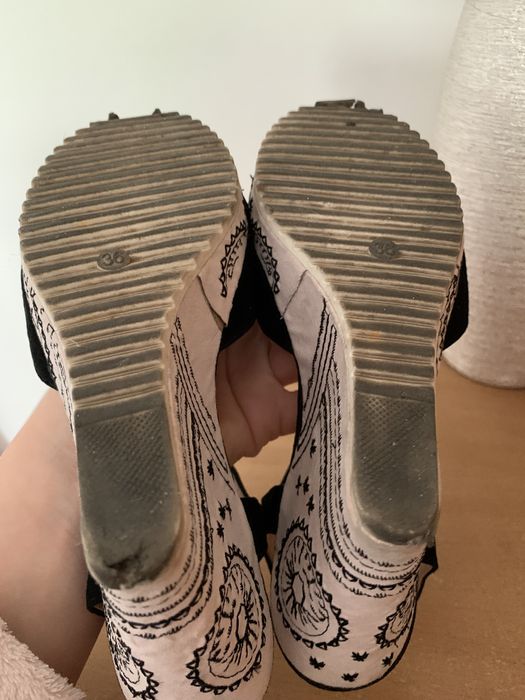 Sandałki na koturnach