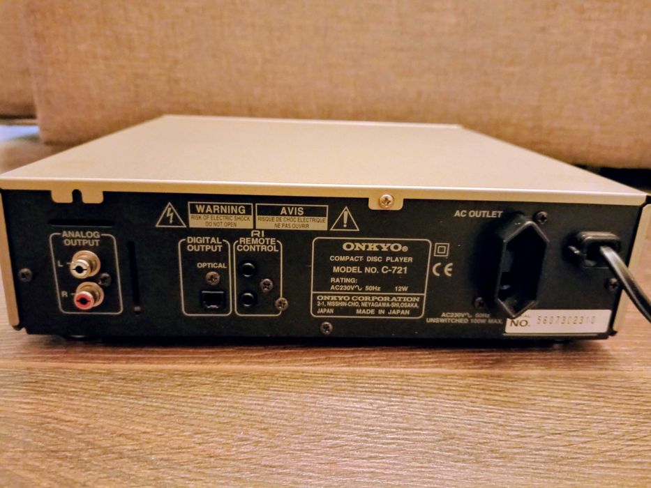 CD програвач Onkyo C-721
