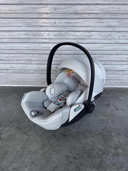 Cybex Cloud T Plus i-Size в кольорі Platinum White/Light Grey