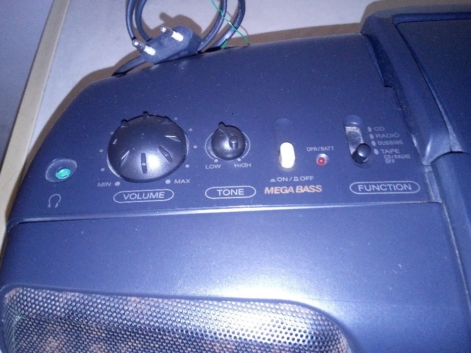 Radio, leitor de cassetes e gravação, leitor de cd