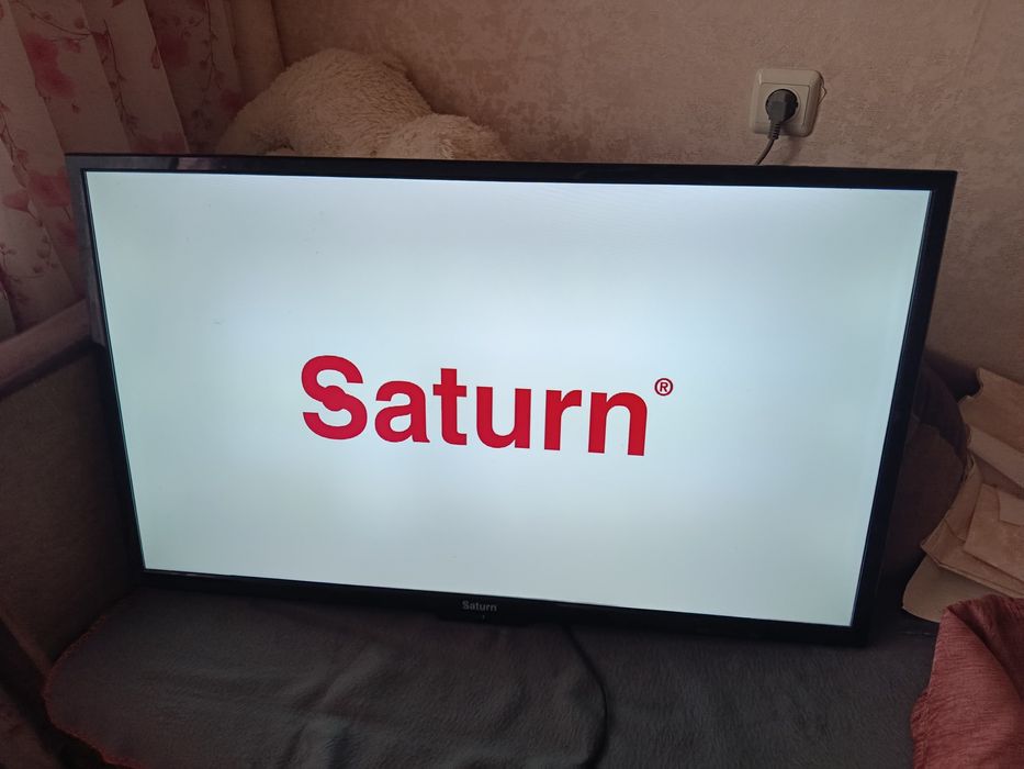 Телевізор Saturn Smart TV 40''  під ремонт