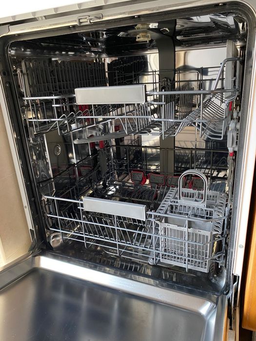 Máquina de lavar loiça Whirlpool impecável