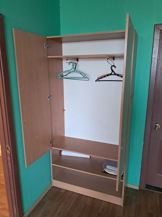 Офісні меблі (столи, шпфи, стільці)