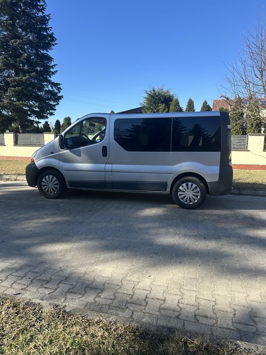 Renault Trafic 1.9 DCI 9 osobowy 2004r. NAVI