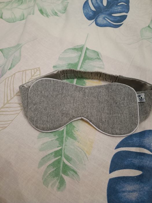 Маска для сна на глаза из серого кашемира и шелка