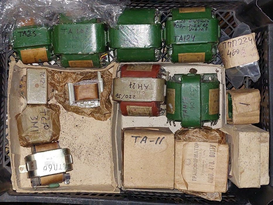 Трансформаторы різні: ТА, ТАН, ТН, ТС, ТВ, ТП, ТОТ, ТПП, ТУМ, ТВС.