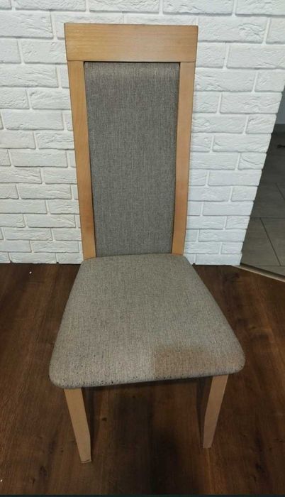 Krzesła z jasną tapicerką cena za sztuke