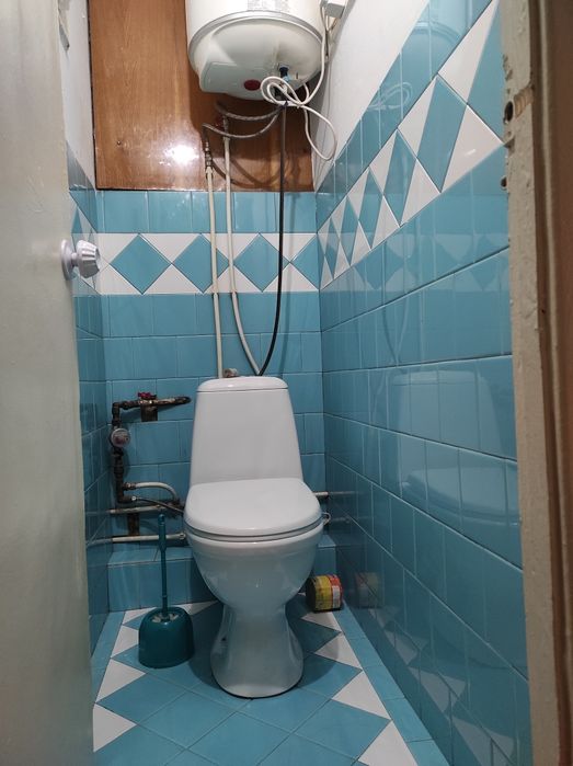 Подобово 2 кім. Чернівці 1-6чел. вул.Небєсної Сотні 19. ( Стасюка.19)