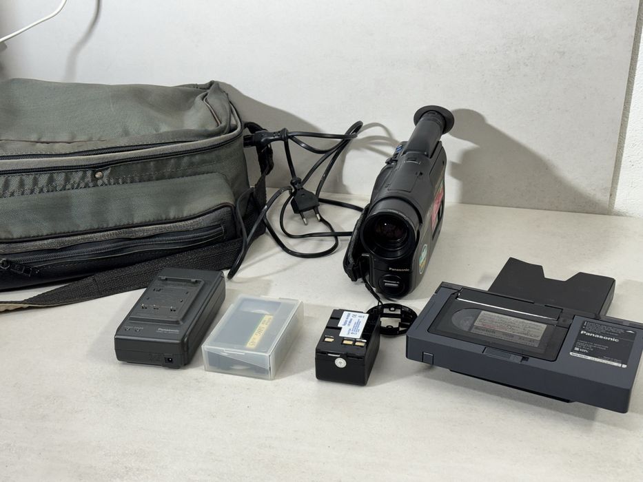 Kamera analogowa Panasonic VHS NV-RX10EG torba bateria ładowarka