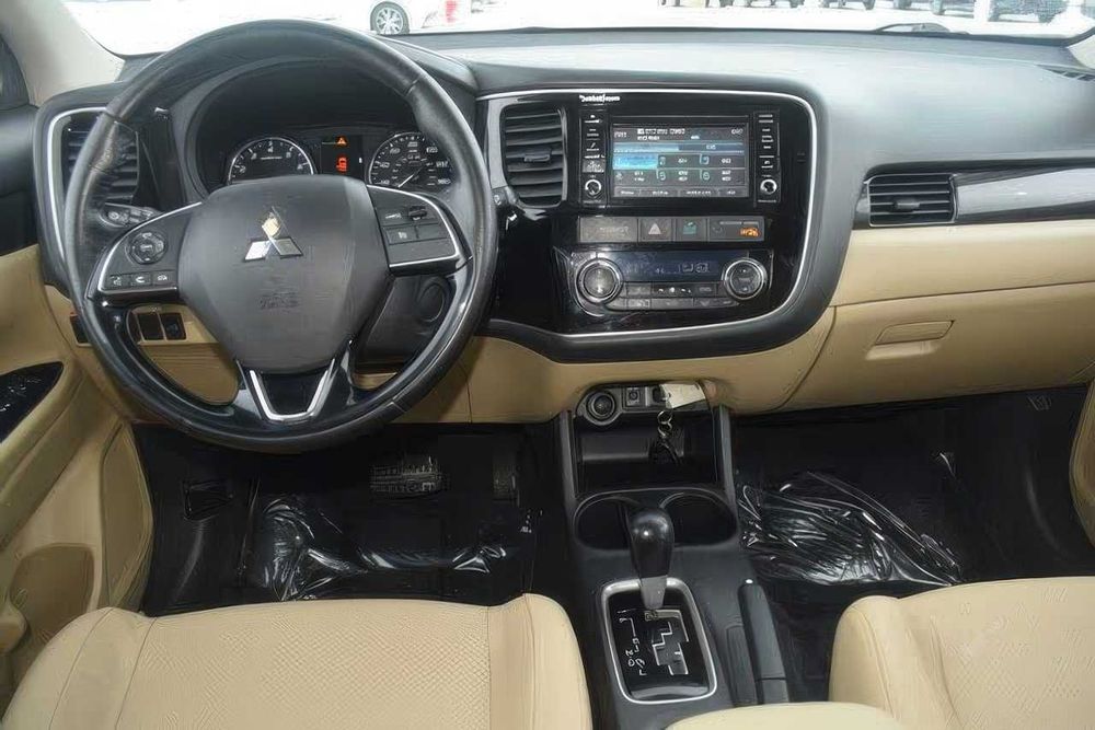 Mitsubishi Outlander SEL      2016