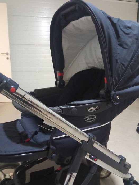 Carrinho BebeCar azul, em excelente estado de conservação