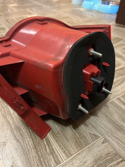 Задній правий стоп-сигнал – Volkswagen Passat B6