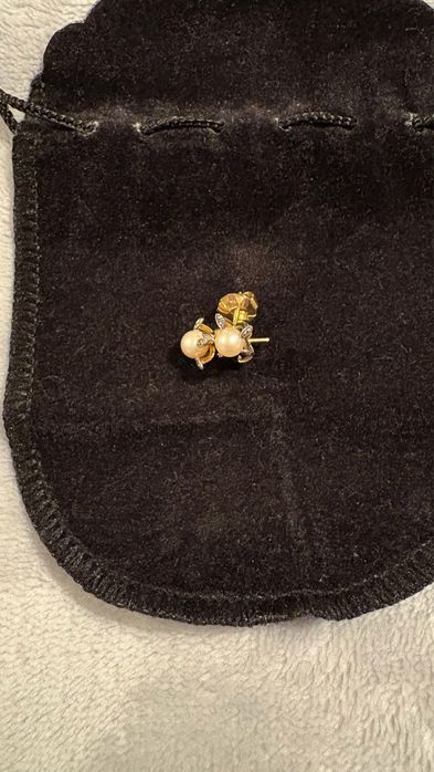 * Brincos em ouro 18 quilates com pérolas *