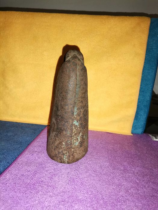 Chocalho Antigo em metal com badalo de Madeira
P