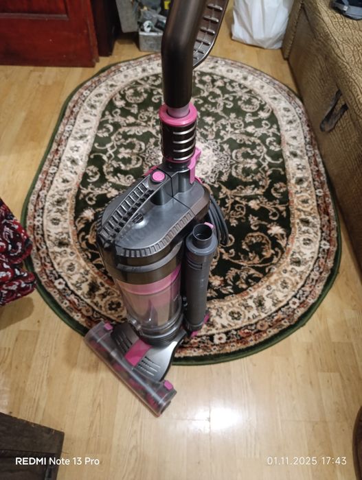 2 пылесоса один вертикальный ,новый,,Германия.2 dream,aккумулятор