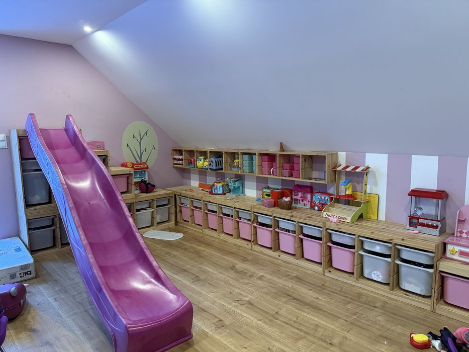 Ikea TROFAST z pudłami