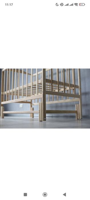 Дитяче ліжечко з матниковим механізмом