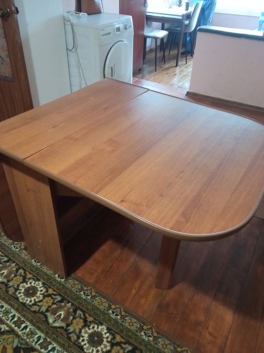 Продається стіл книжка