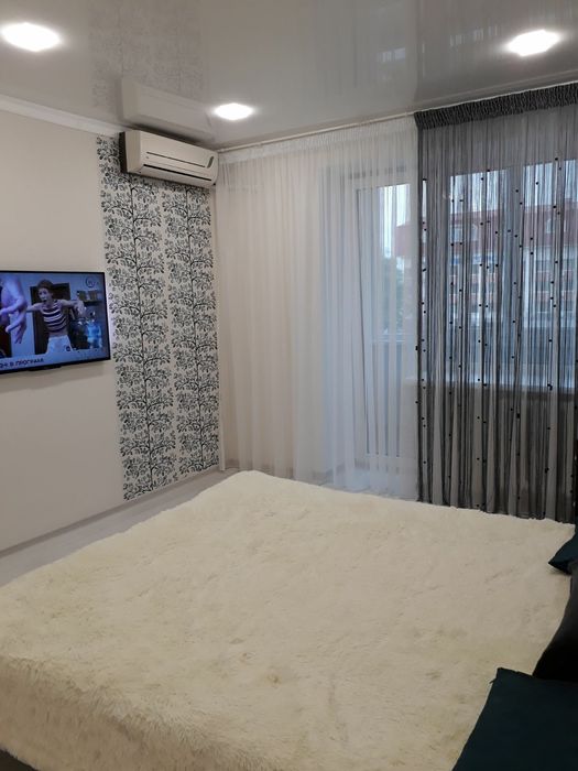 Навпроти КУРОРТУ в ЦЕНТРІ вул. Гоголя 139.