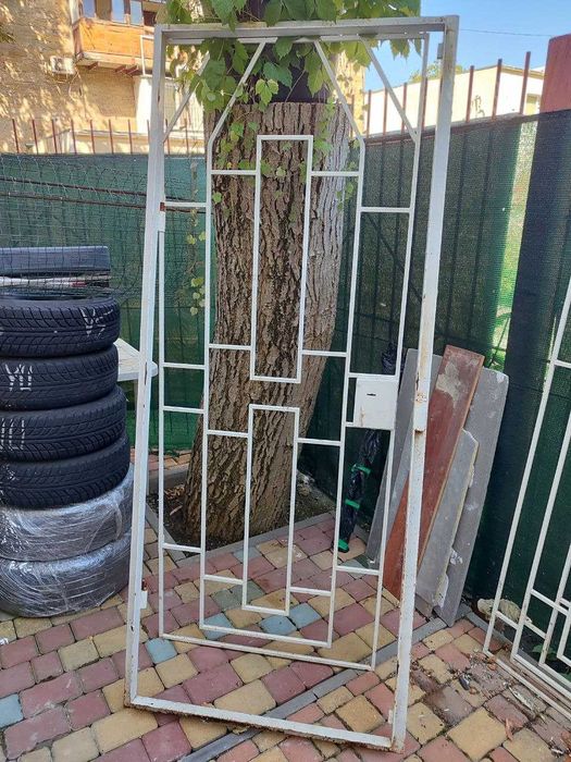 Решітки металеві на двері та вікна