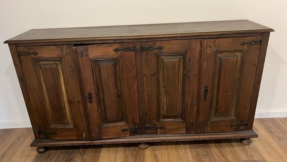 Aparador rústico em madeira