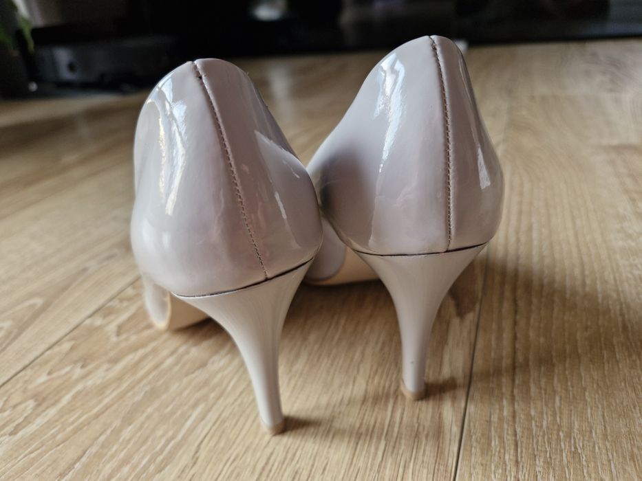 Buty na obcasie 38
