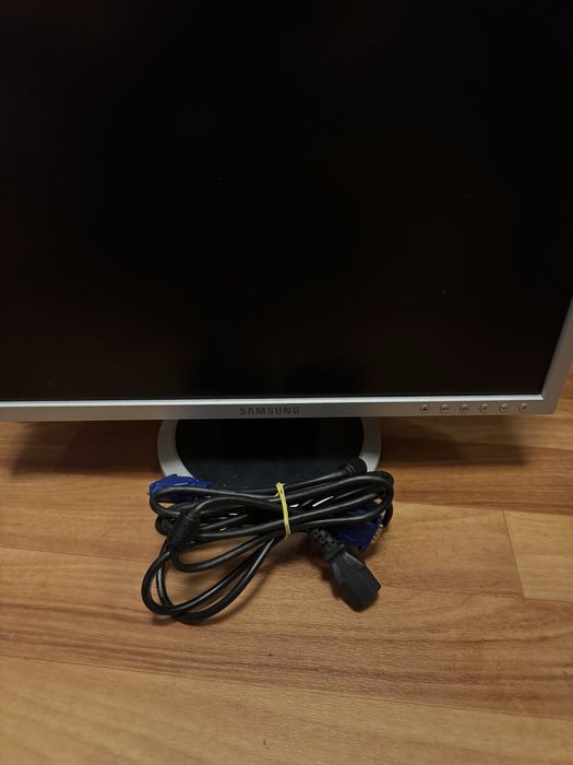 Монитор Samsung SyncMaster 940NW