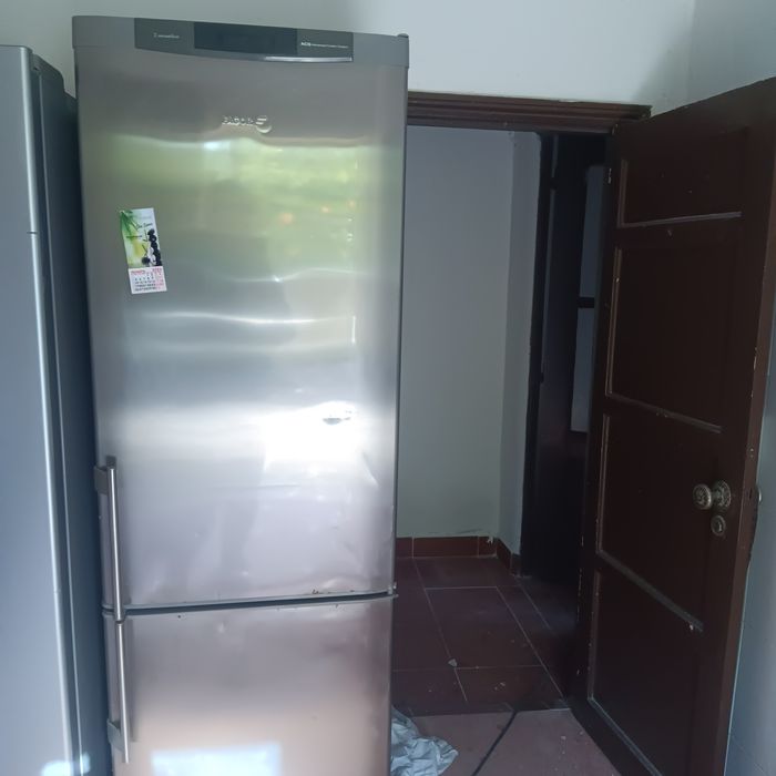 Máquina de lavar e frigorífico