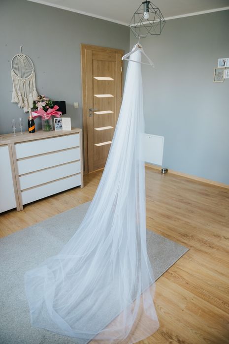 Sprzedam suknię ślubną i 2 welony