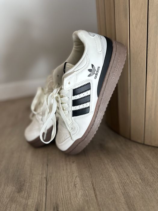Нові кросівки adidas, 38 розмір