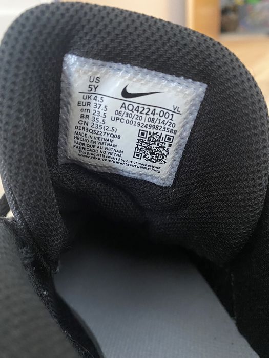 Sapatilhas Nike Team Hustle NOVAS.