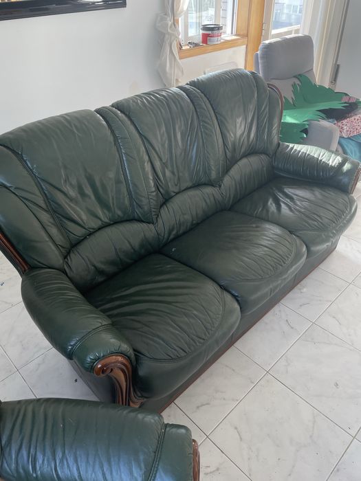 Conjunto de Sofá em Pele Verde – Sofá, Pufe e Poltrona