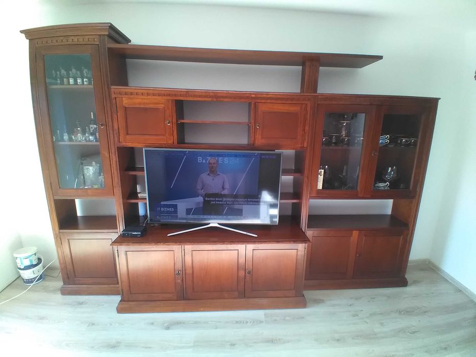 Meblościankę  do pokój lub salonu