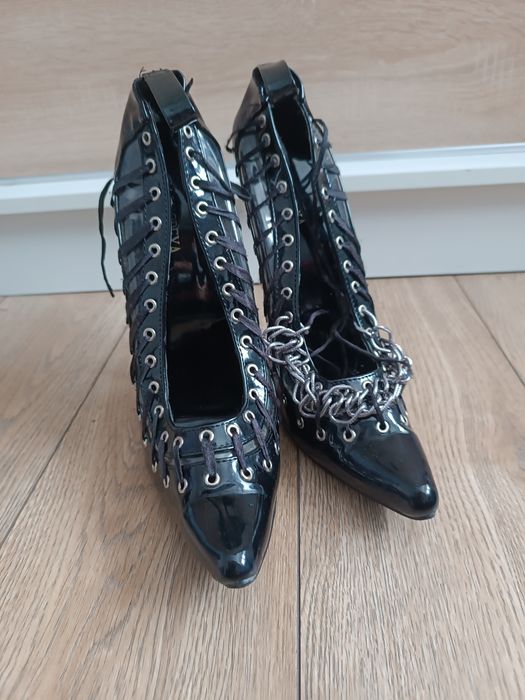 Mega wysokie szpilki