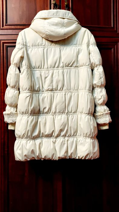 Продаю куртку-пуховик білого кольору