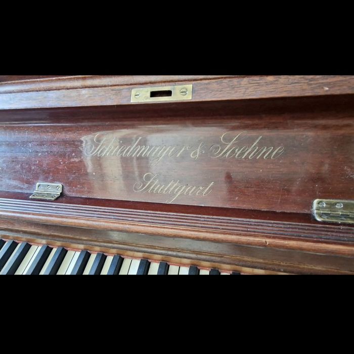 Piano suiço em bom estado geral !