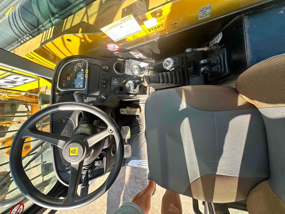 Продаж спецтехніка Навантажувач телескопічний JCB 540-140