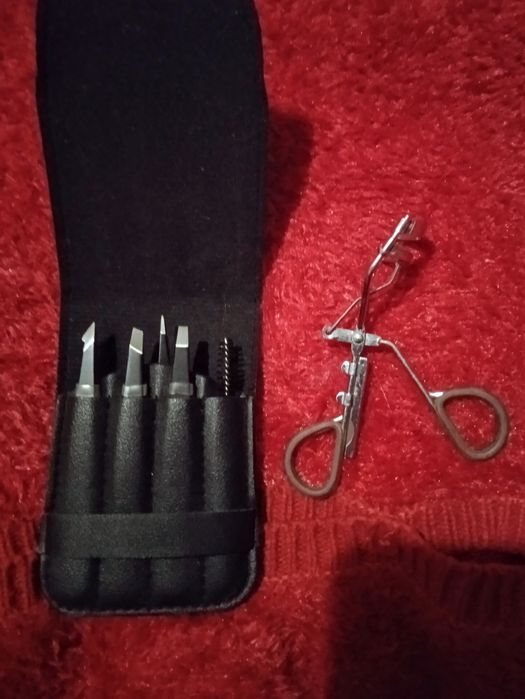 Набір пінцетів, щіточка і щипці для вій