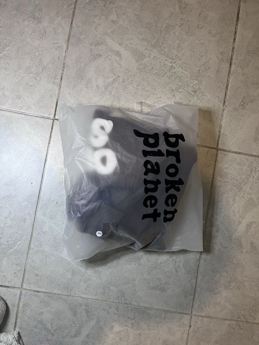 Худі broken planet