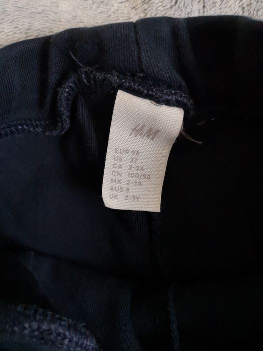 Spodenki granatowe z h&m i blado zielone z Zary.