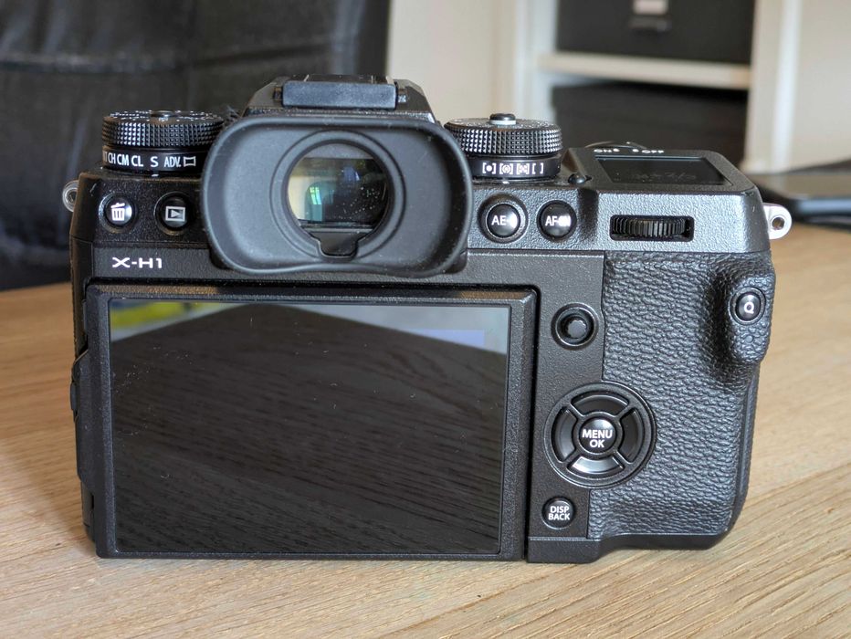 Corpo Fujifilm X-H1 - c/ IBIS e 3 Baterias - Excelente estado