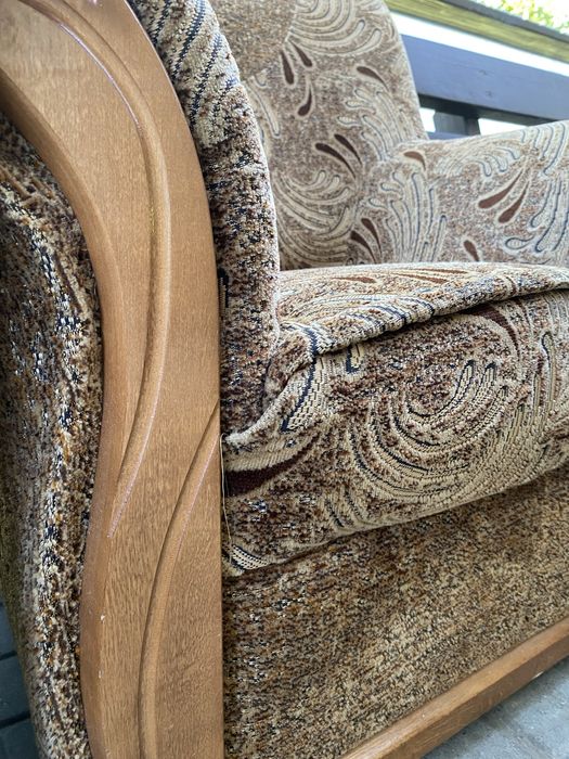 Dwa fotele brązowe + dwie pufy