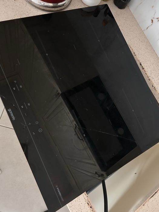 Ендукційна плита gorenje на деталі (бите скло)