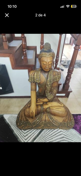 Buda em madeira