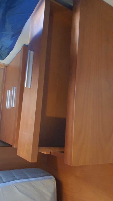 Vende-se mobília de quarto em madeira maciça